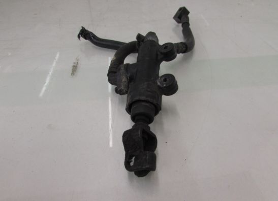 Rempomp achter Honda CBF 600