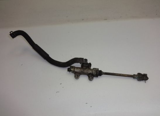 Rempomp achter Honda ST 1100 Pan European