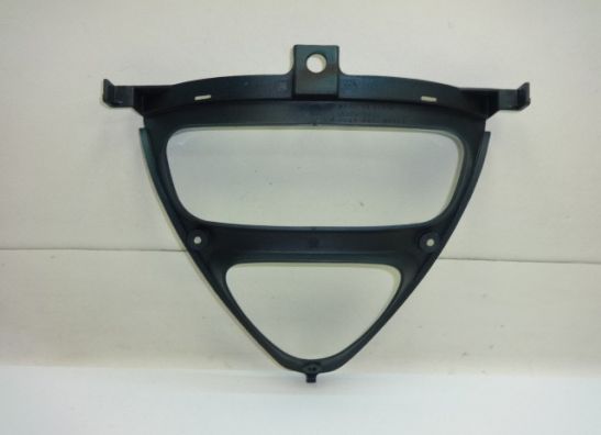Cowl V shape under Kawasaki ZZR 600