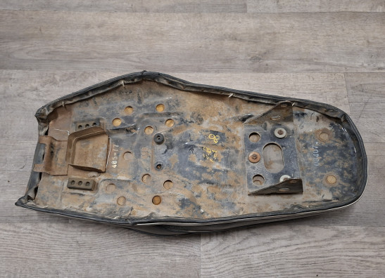 Zadel Honda CM 185 T