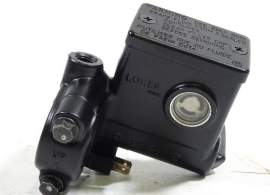 Rempomp achter Suzuki Burgman 400