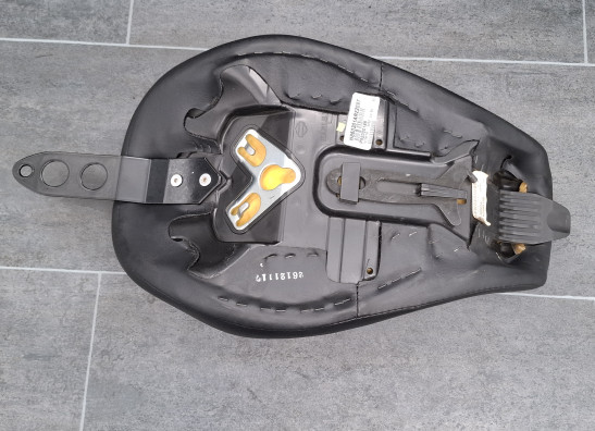 Zadel Harley Davidson XL883N Iron 883