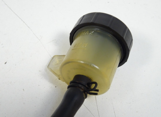 Rempomp achter Ducati Monster 695