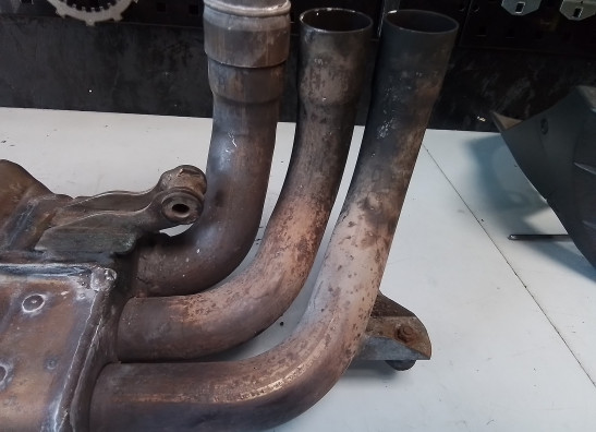 Uitlaat Aprilia RST 1000 Futura