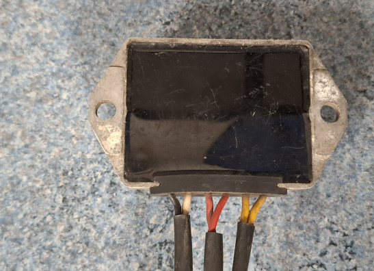 Regler Gleichrichter Ducati 748