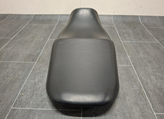 Zadel Suzuki RF 900