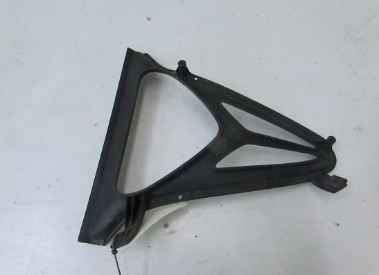 Cowl V shape under Yamaha YZF R6