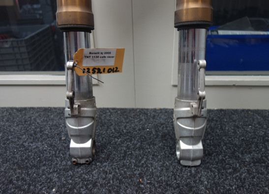 Voorpoten compleet Benelli TNT 1130 cafe racer