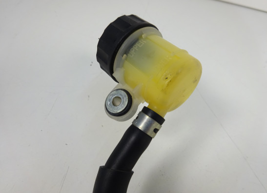 Rempomp achter Yamaha FZ8