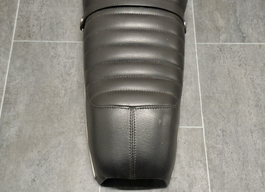 Zadel Kawasaki Z 250