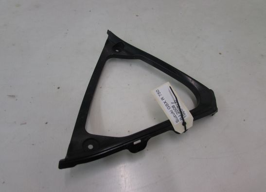 Cowl V shape under Suzuki GSX R 750