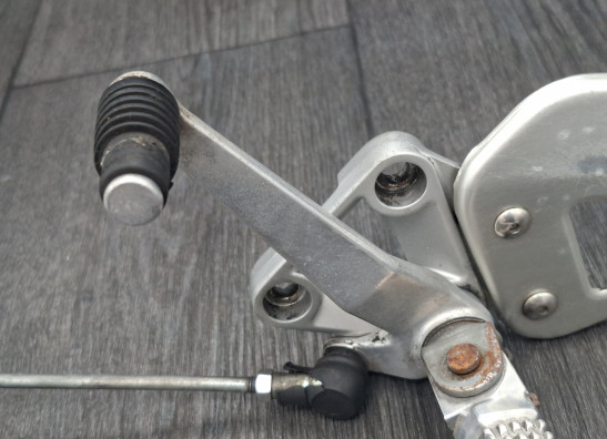 Fussrastetrager vorne links Suzuki GSX R 750