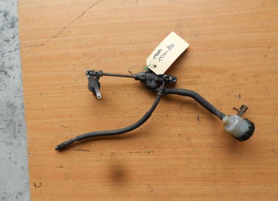 Rempomp achter Yamaha TDM