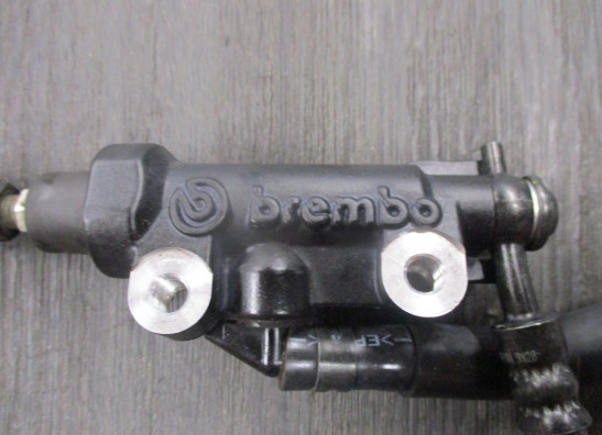 Rempomp achter Yamaha MT 10