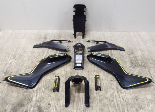 Complete kuipset Husqvarna Svartpilen 401