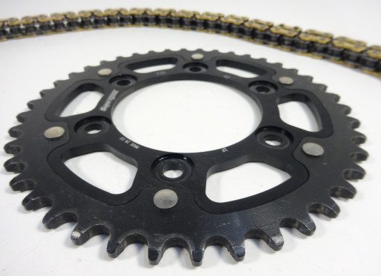 Ketting en tandwielset Ducati Monster 695