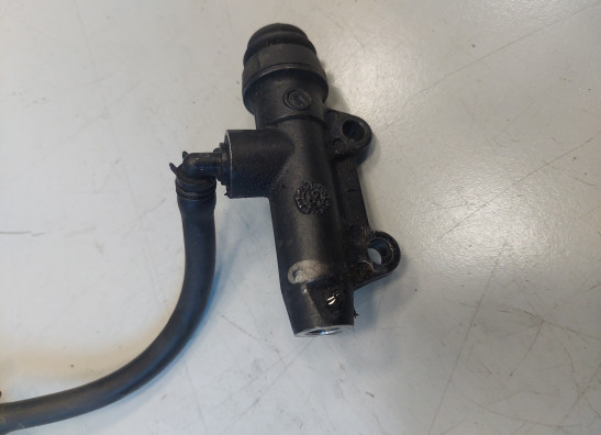 Rempomp achter Aprilia RSV 1000