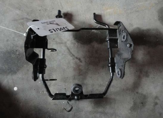 Upper cowl Stay Suzuki GSR 600