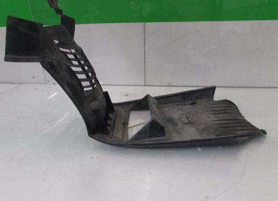 Cowl V shape under Yamaha YP 250 Majesty