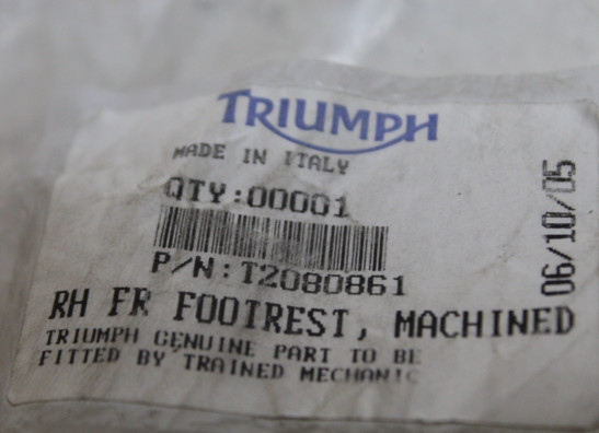 Voetsteun Rechts Triumph Daytona 600