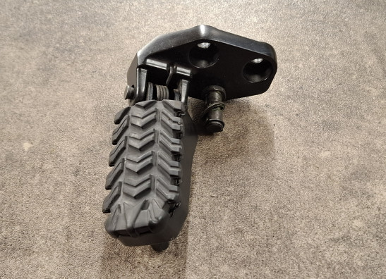 Main step holder left Suzuki DL 1050 V Strom XT