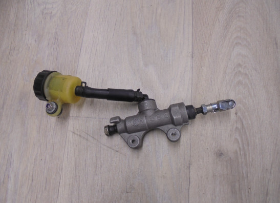 Rempomp achter Yamaha YZF R6