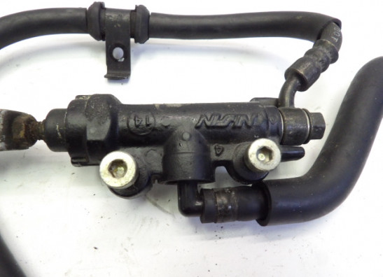 Rempomp achter Honda CB 1300