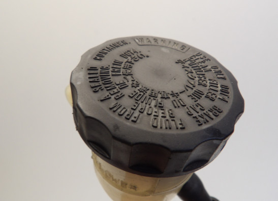 Rempomp achter Honda CBF 1000