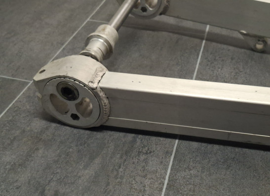 Achterbrug Triumph Trident 900