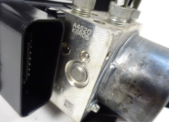 ABS pomp Kawasaki ZX 10 R