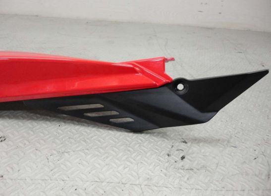 Rechter achterkant Aprilia Shiver 750