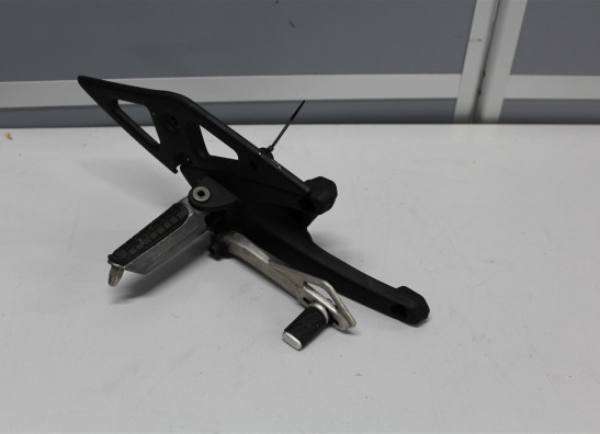 Fussrastetrager vorne rechts Buell 1125 R