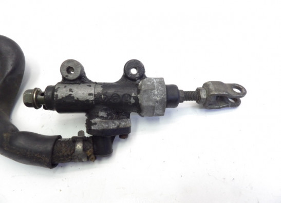 Rempomp achter Honda VFR 750