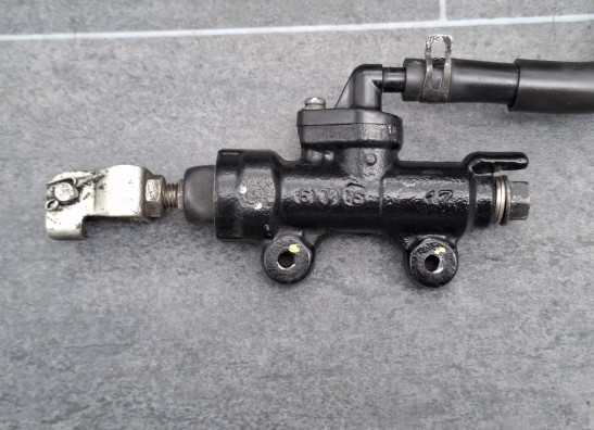 Rempomp achter Honda CB 500 X