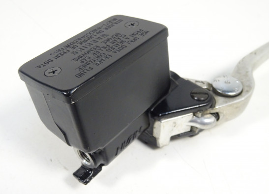 Rempomp achter Suzuki Burgman 650