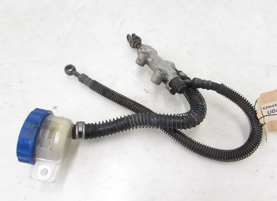 Rempomp achter Kawasaki ZZR 600