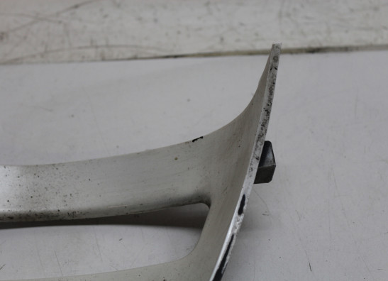 Cowl V shape under Kawasaki ZXR 750