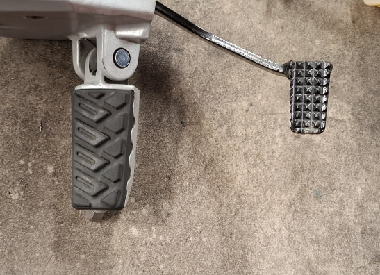 Main step holder right CFMoto 650 MT