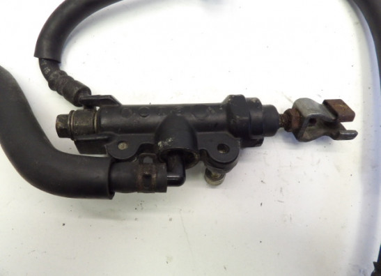 Rempomp achter Honda CB 1300