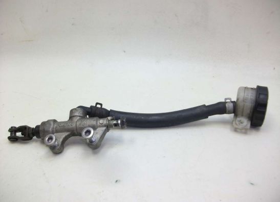 Rempomp achter Kawasaki ZXR 750