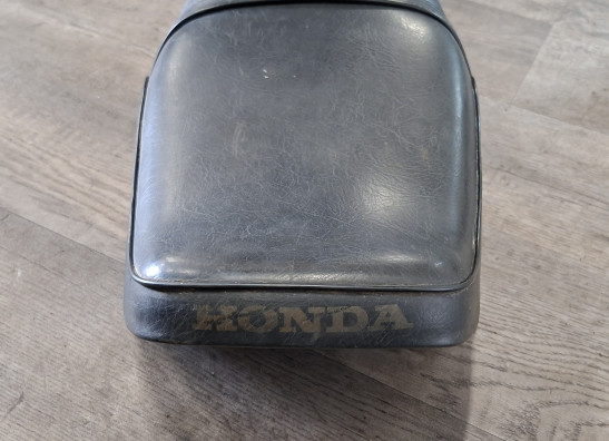 Zadel Honda CJ 250 T