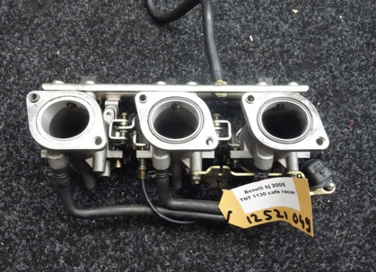 Gasklephuis Benelli TNT 1130 cafe racer