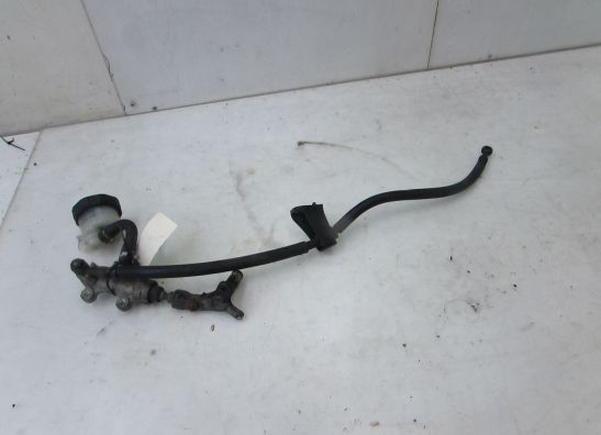 Rempomp achter Suzuki GSX F 600