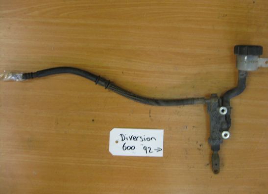 Rempomp achter Yamaha XJ 600 Diversion