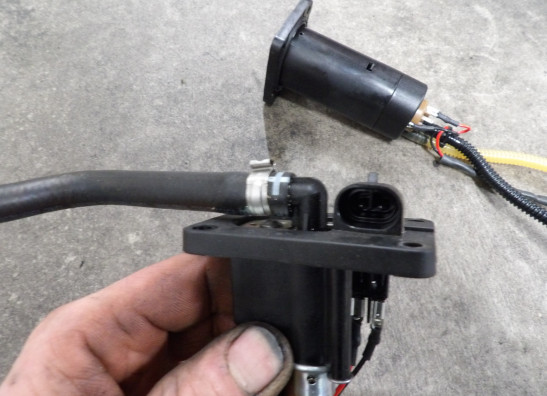 Fuel pump Husqvarna 701 Enduro