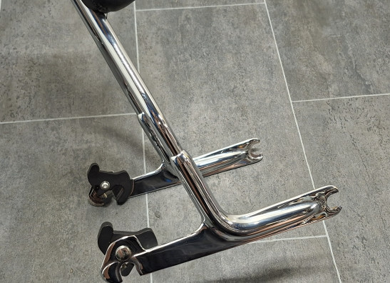 Rugsteun sissybar Harley Davidson FLSTN Deluxe