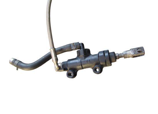 Rempomp achter Triumph 675 Street Triple R