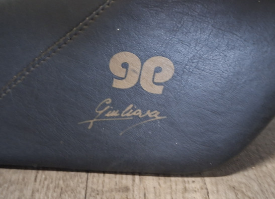 Zadel Suzuki GS 1000