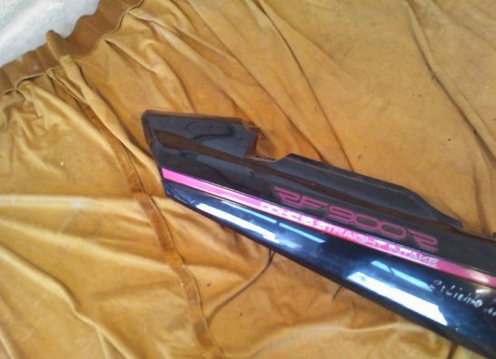 Rechter achterkant Suzuki RF 900