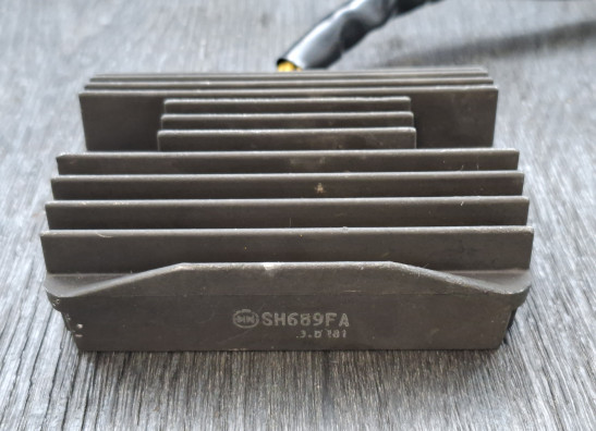 Spanningsregelaar Honda VFR 800 I